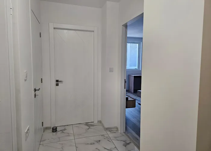 Ann's * ヴァルナ